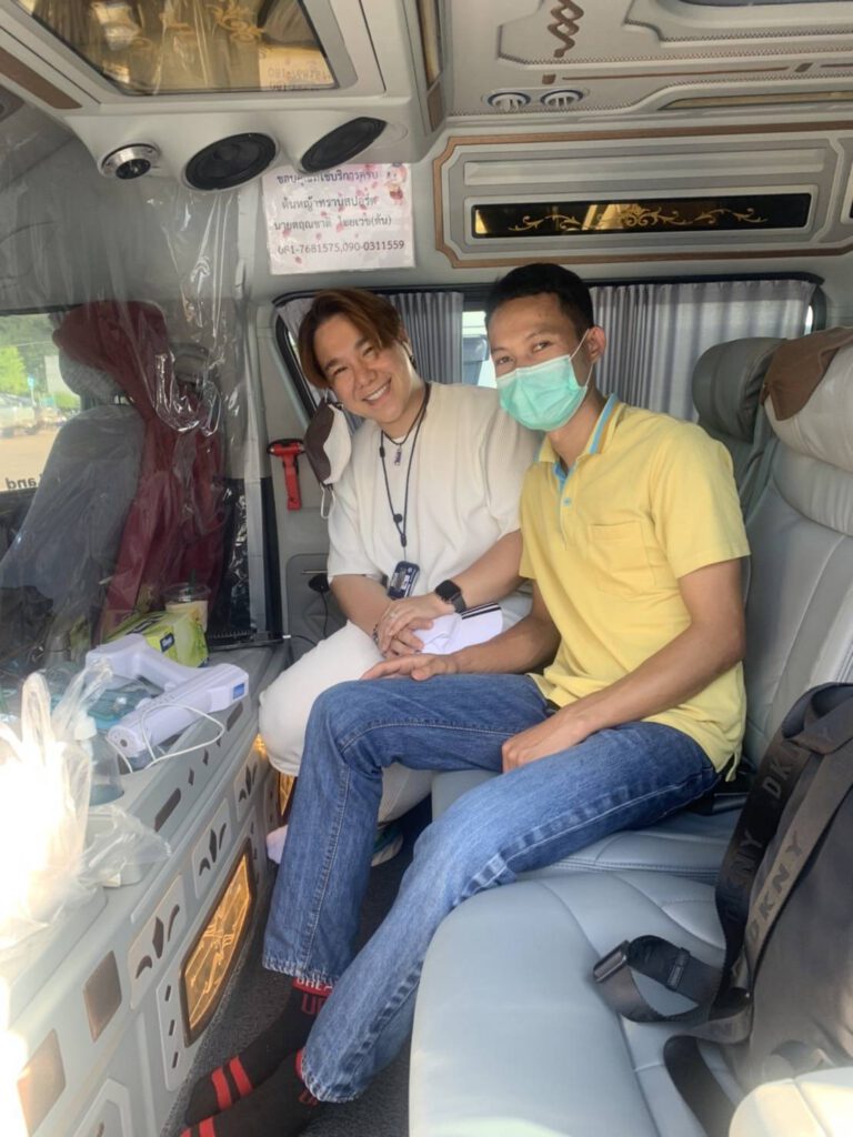 เช่ารถตู้สกลนคร รถตู้สนามบินสกลนคร ให้บริการดารา