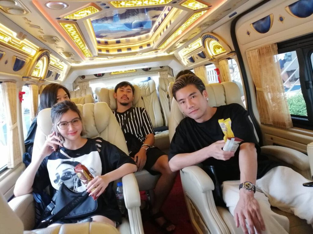 พีทอีทแหลก มากสกลนคร ใช้บริการ เช่ารถตู้สกลนคร