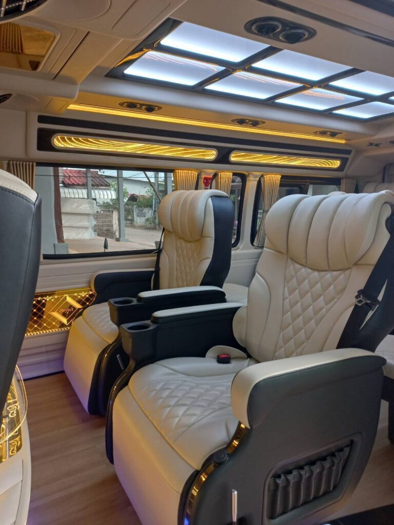 เช่ารถตู้สกลนคร เช่ารถตู้สนามบินสกลนคร