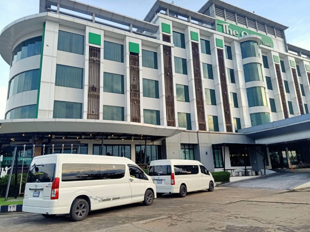 ทีมงานคุณภาพ เช่ารถตู้สกลนคร