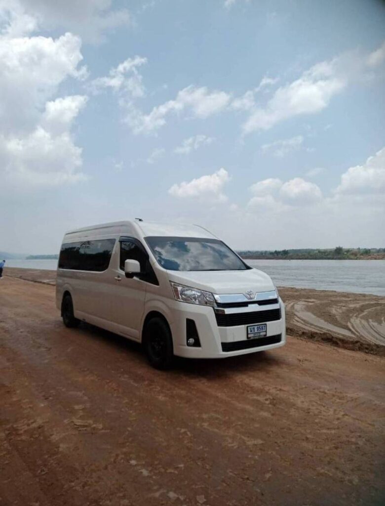 เช่ารถตู้สกลนคร Line ID: TAKTANSRI โทร 0878151535