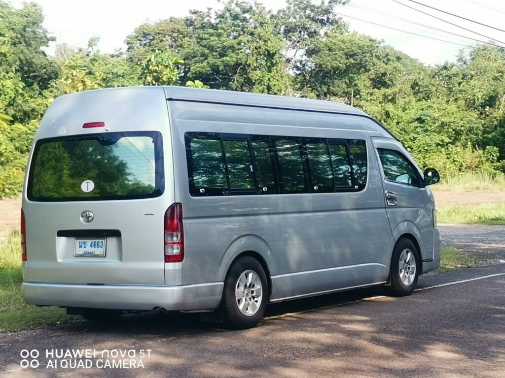 เช่ารถตู้สกลนคร เช่ารถตู้สนามบินสกลนคร